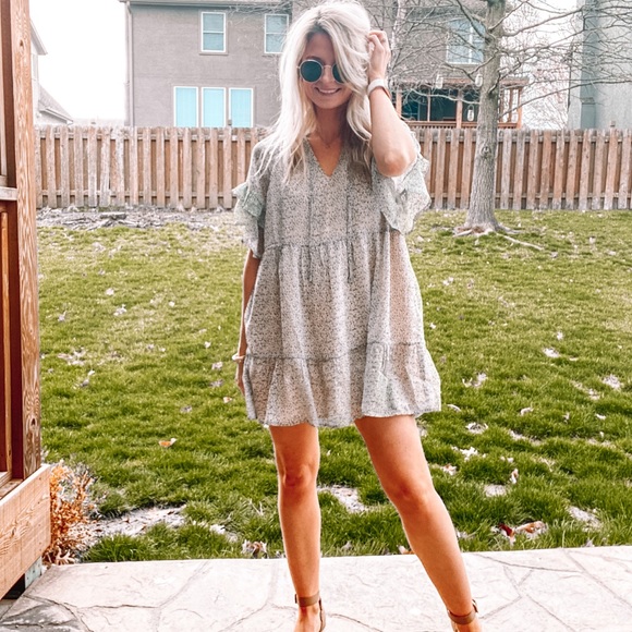 Lulus Dresses & Skirts - Floral Mini Dress